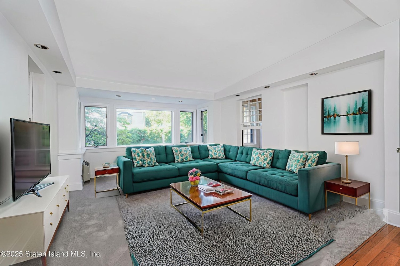 12 Silver Lake Road