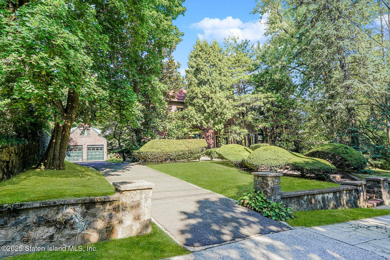 12 Silver Lake Road