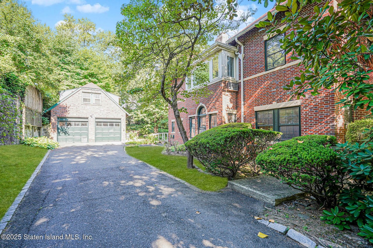 12 Silver Lake Road