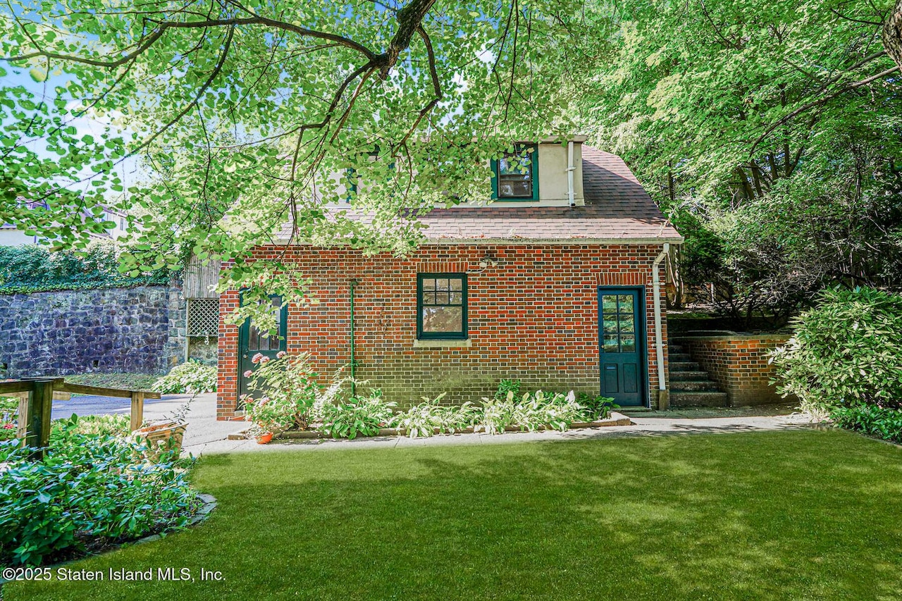12 Silver Lake Road